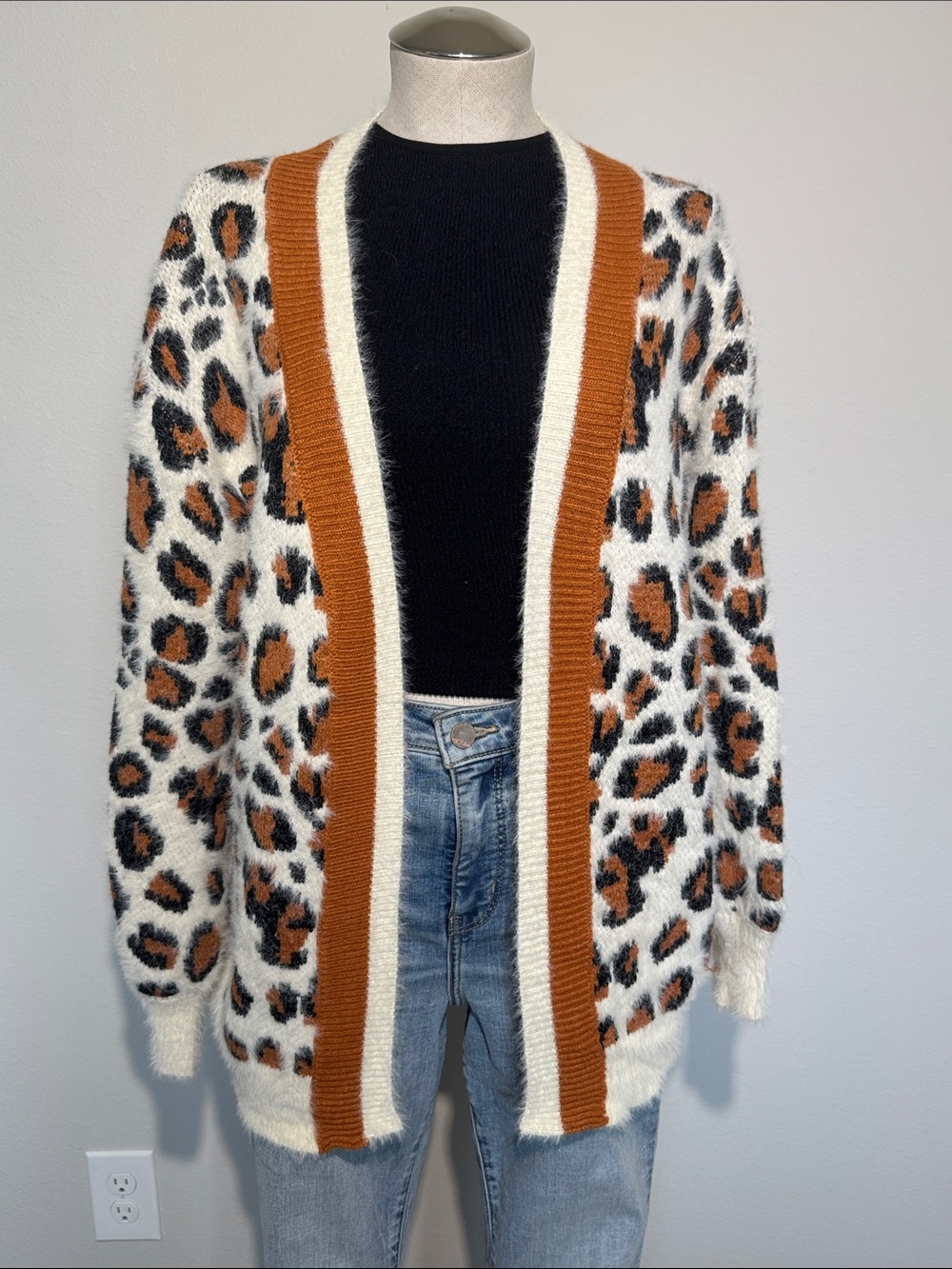 En Creme White, Rust & Black Leopard Fuzzy Open-Front Cardigan